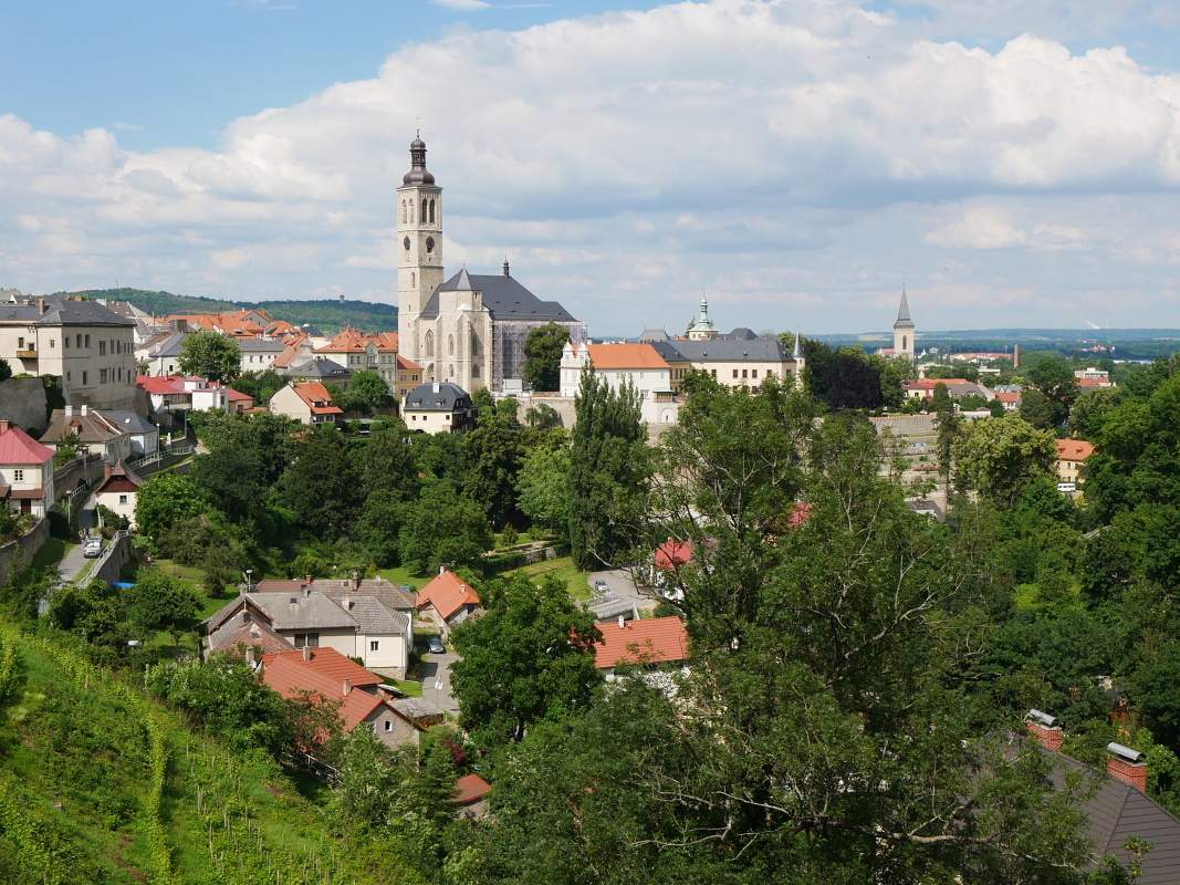 Kutná Hora fotená spoza Barborky