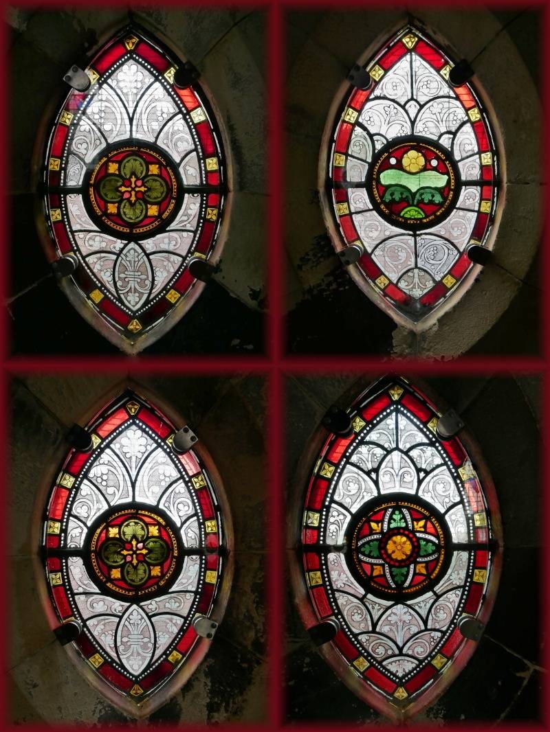 Krytý most (1875) spája kostol so Starou synodálnou sálou