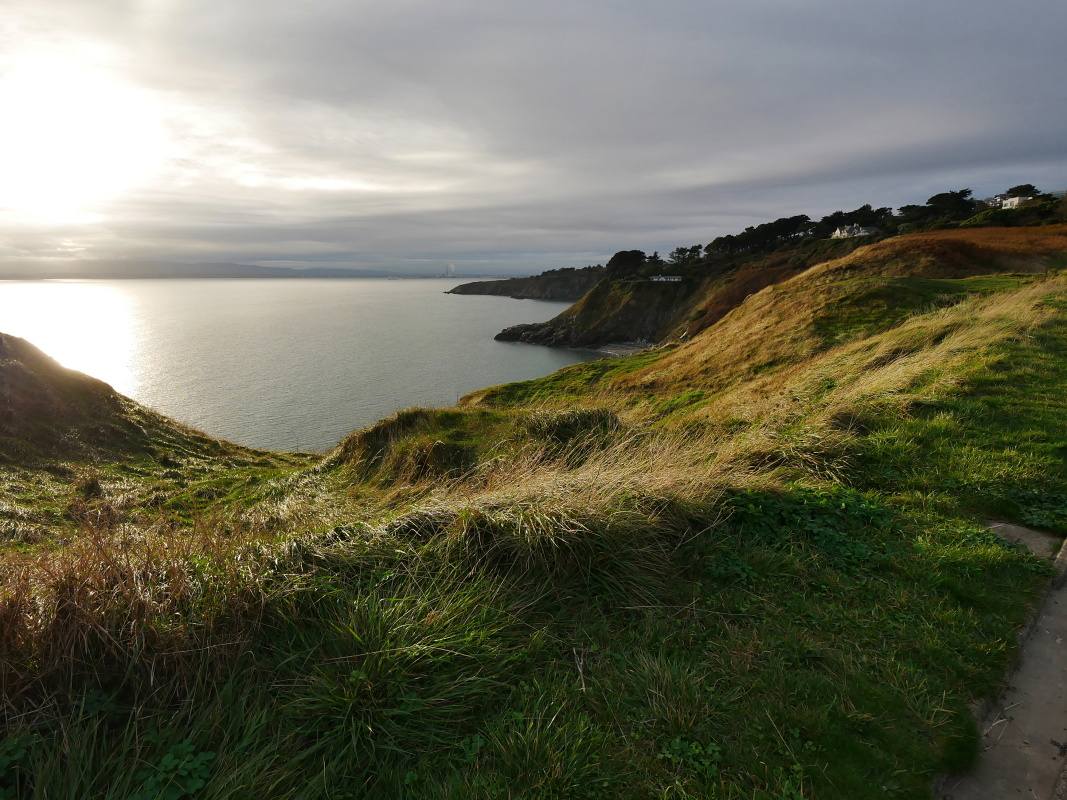 Howth - pri majáku, pohľad na opačnú stranu poloostrova