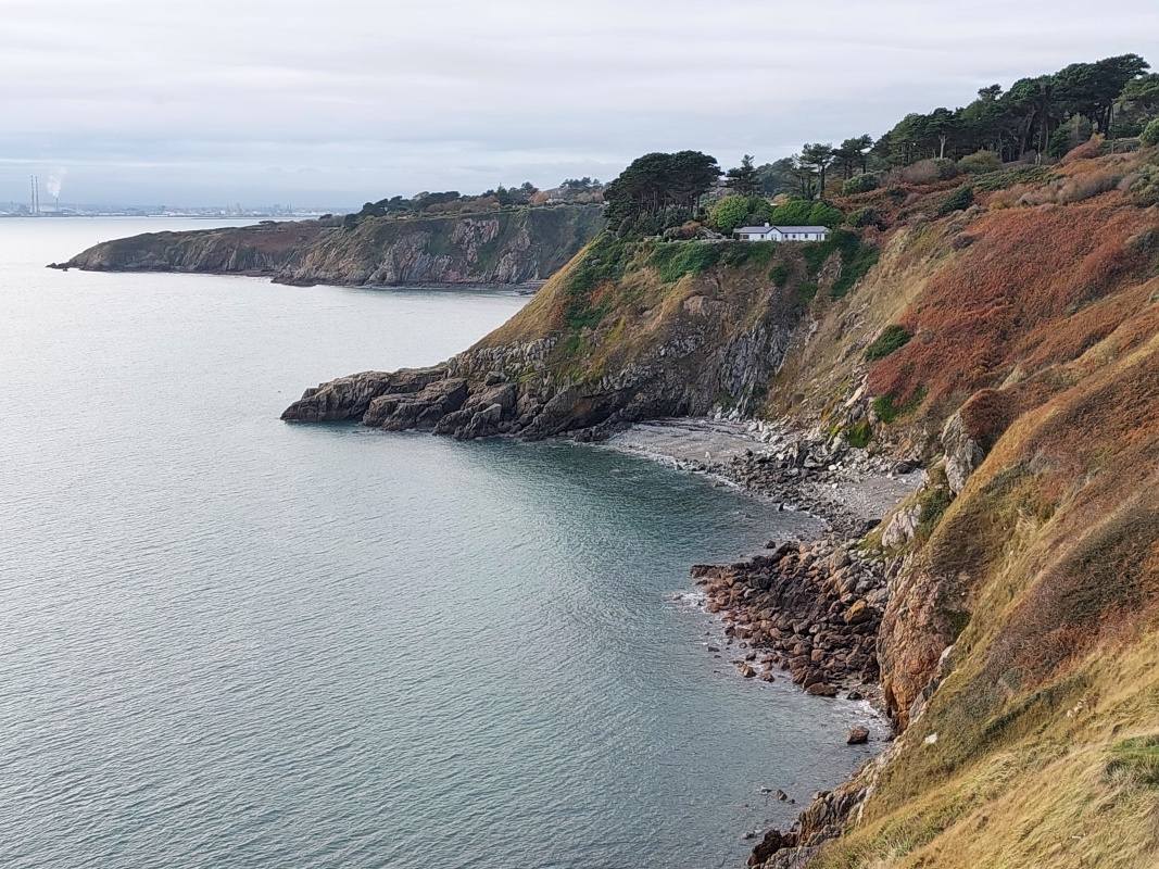 Howth - pri majáku, pohľad na opačnú stranu poloostrova