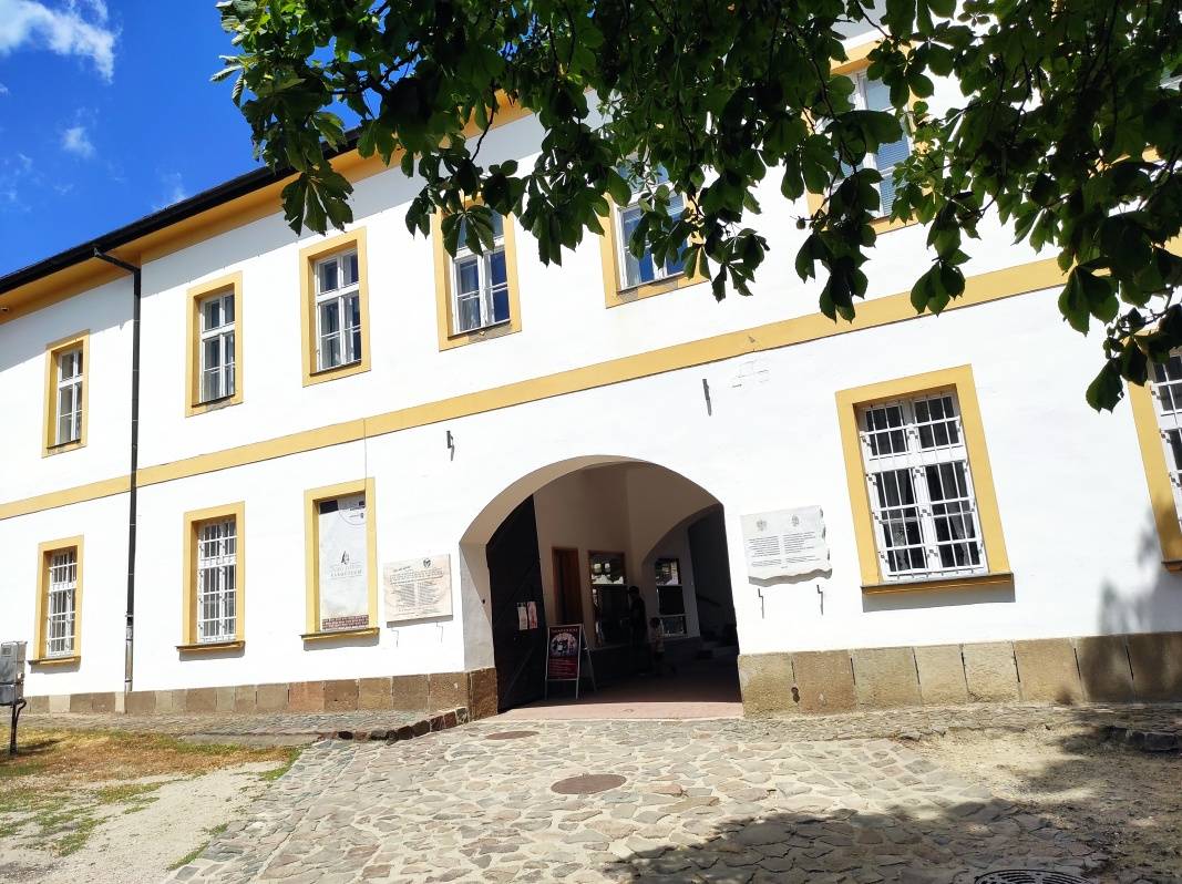 Egerský hrad - prvá budova s infocentrom