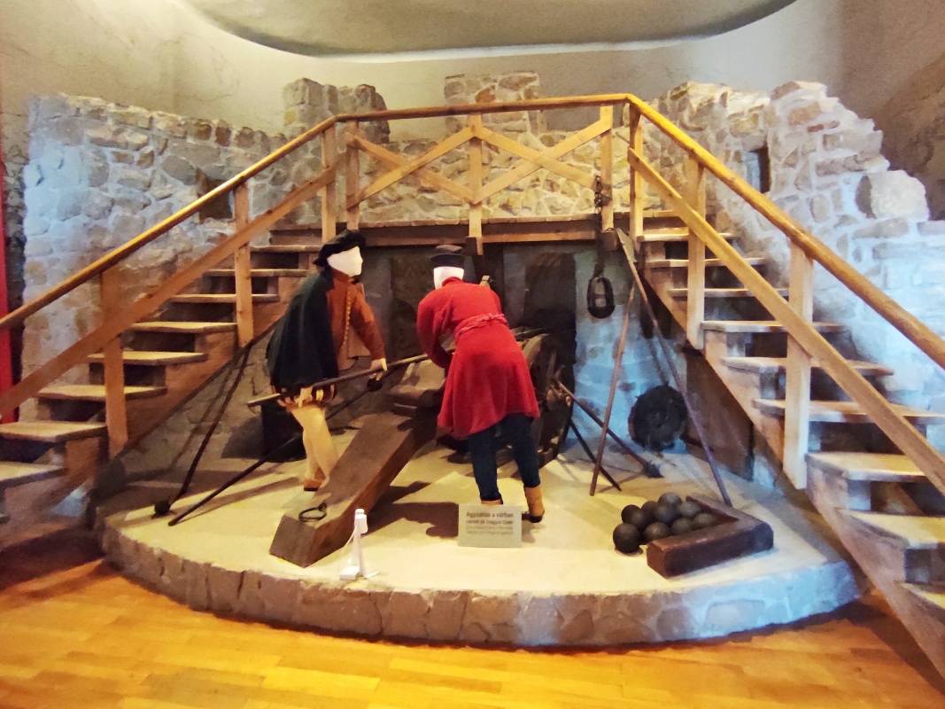 Egerský hrad - expozícia v biskupskom paláci o histórii hradu