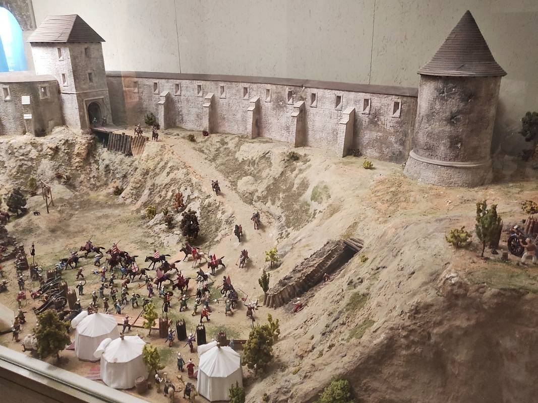Egerský hrad - expozícia v biskupskom paláci o histórii hradu