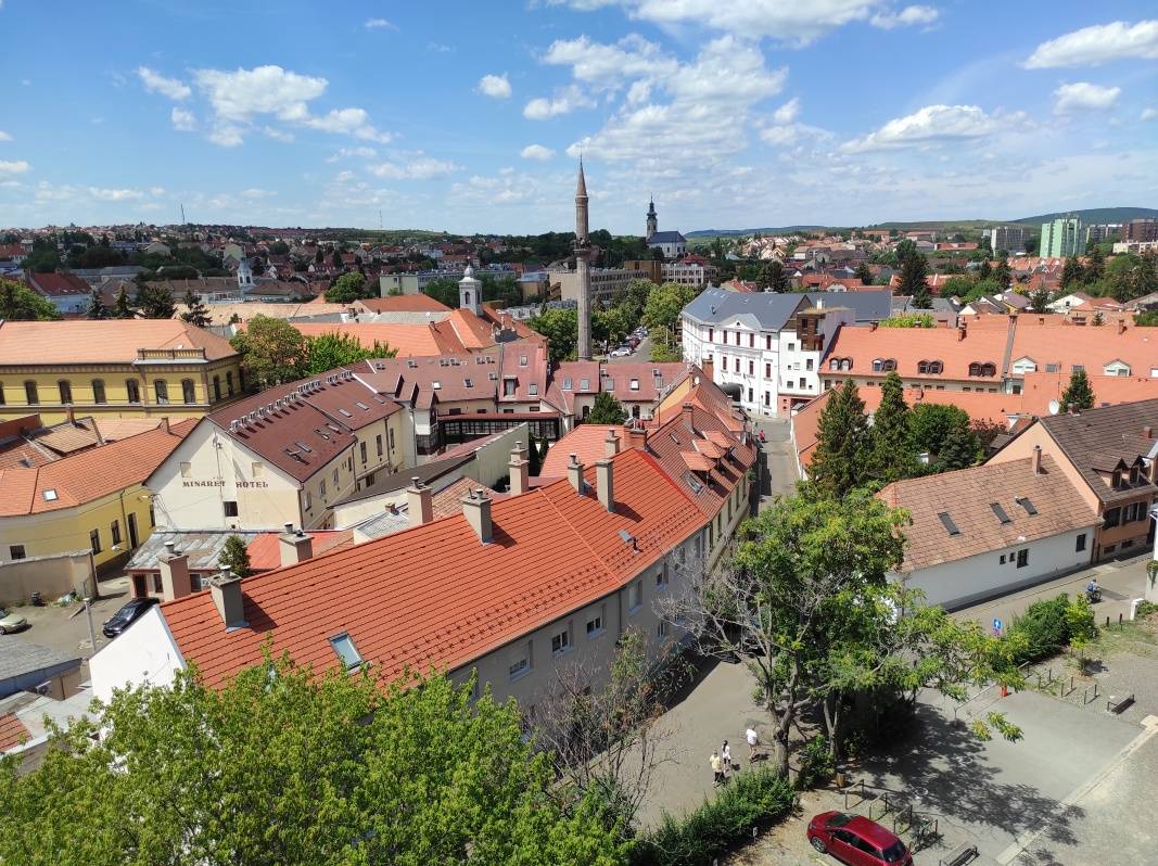 Egerský hrad - výhľad z Dobó bastionu na Egerský minaret