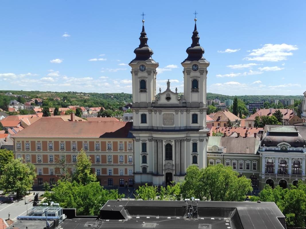Vyhliadkové koleso - Kostol Antona Paduánskeho na Námestí Istvána Dobó
