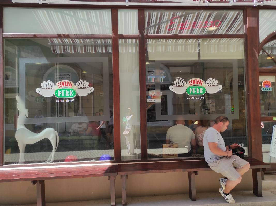 Central Perk - škoda že som neodfotila v noci, je to 1:1, Priatelia by si nevedeli vybrať :)