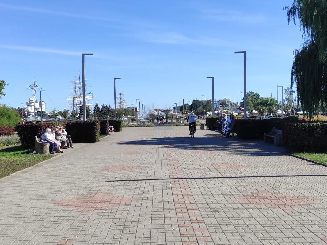 Gdynia - smer fontána a mólo, dobre ideme