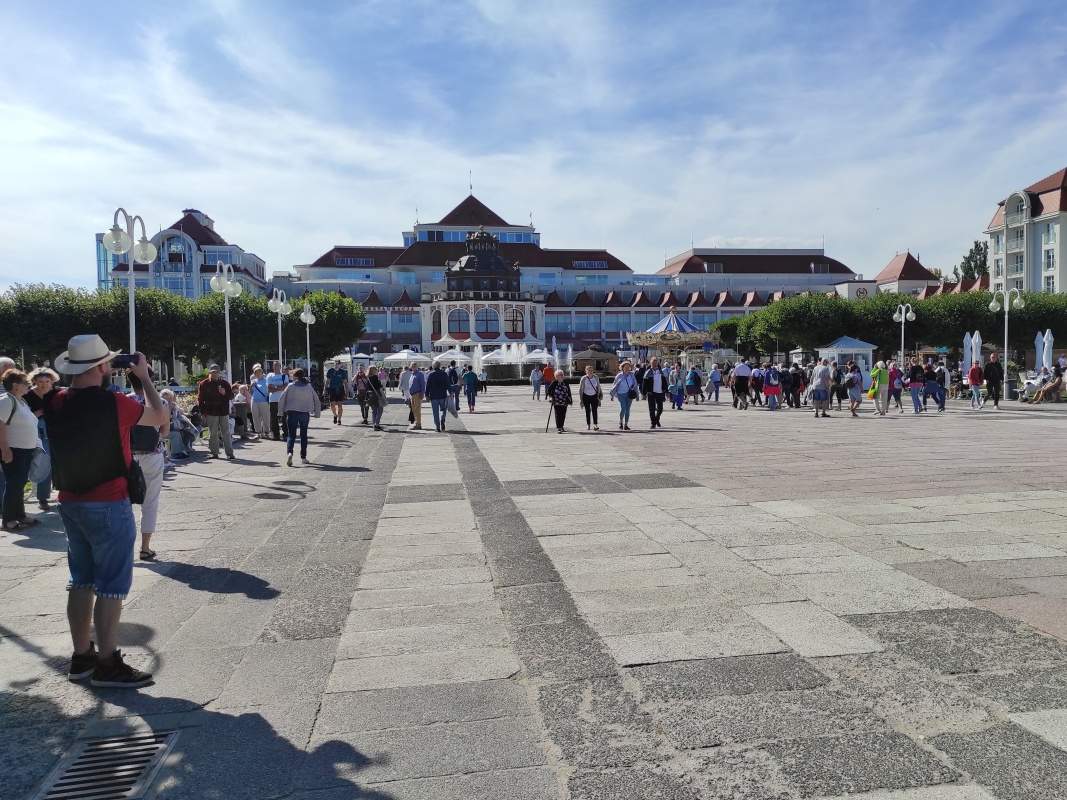 Sopot - obchdné centrum, fontána a námestíčko pred vstupom na mólo