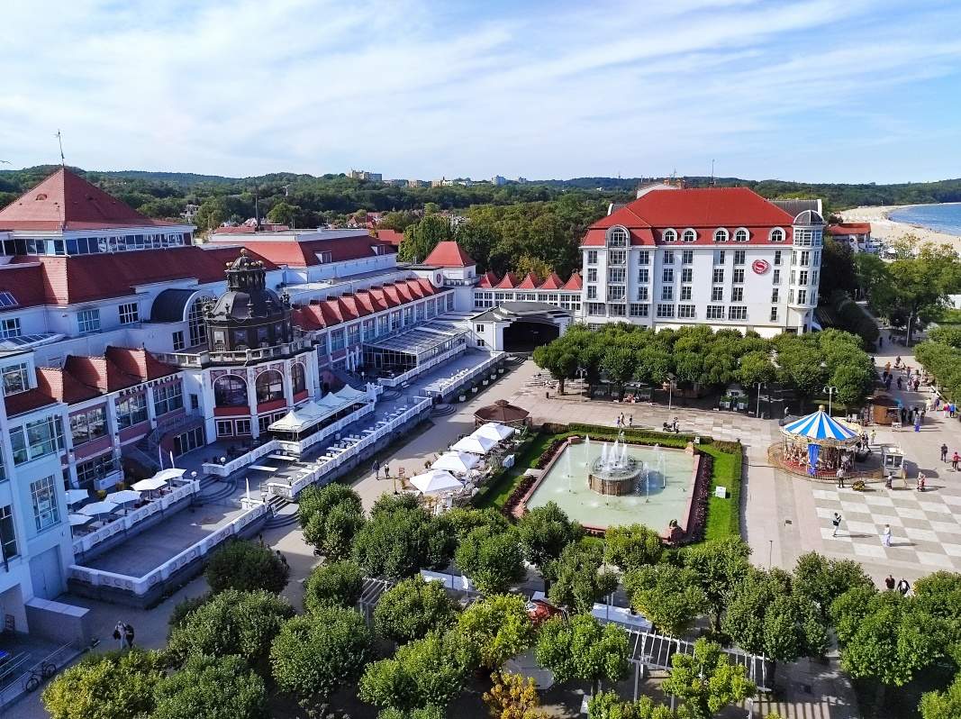 Sopot - výhľad z majáka - námestíčko pred mólom