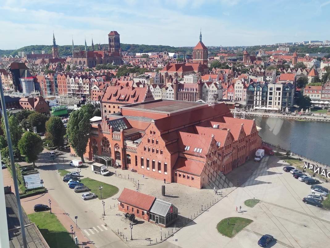 Výhľad z Amber Sky na Gdaňsk - historické centrum