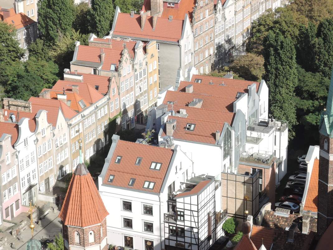 Veža Mariánskej baziliky - nádherné Gdaňské domy