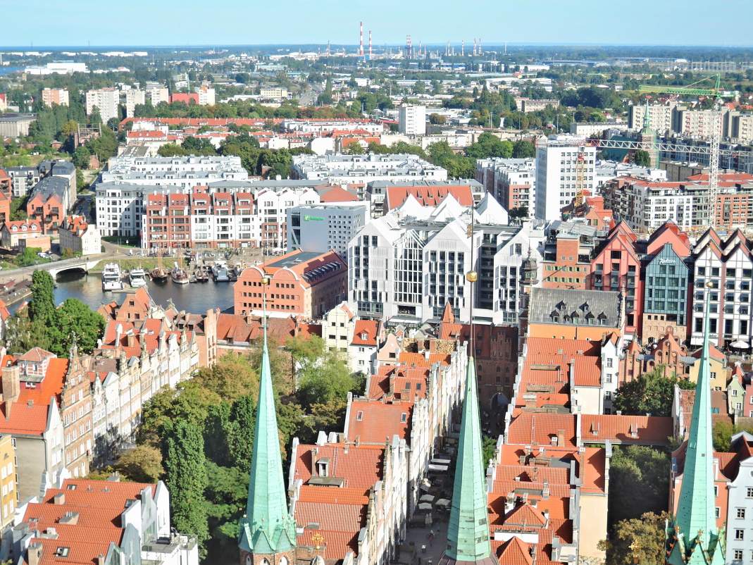 Veža Mariánskej baziliky - Mariánska ulica a Mariánska brána k Motlawe, dánske domčeky okolo Motlawy
