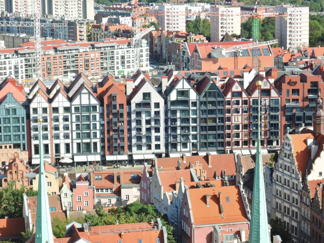 Veža Mariánskej baziliky - dánske domčeky okolo Motlawy