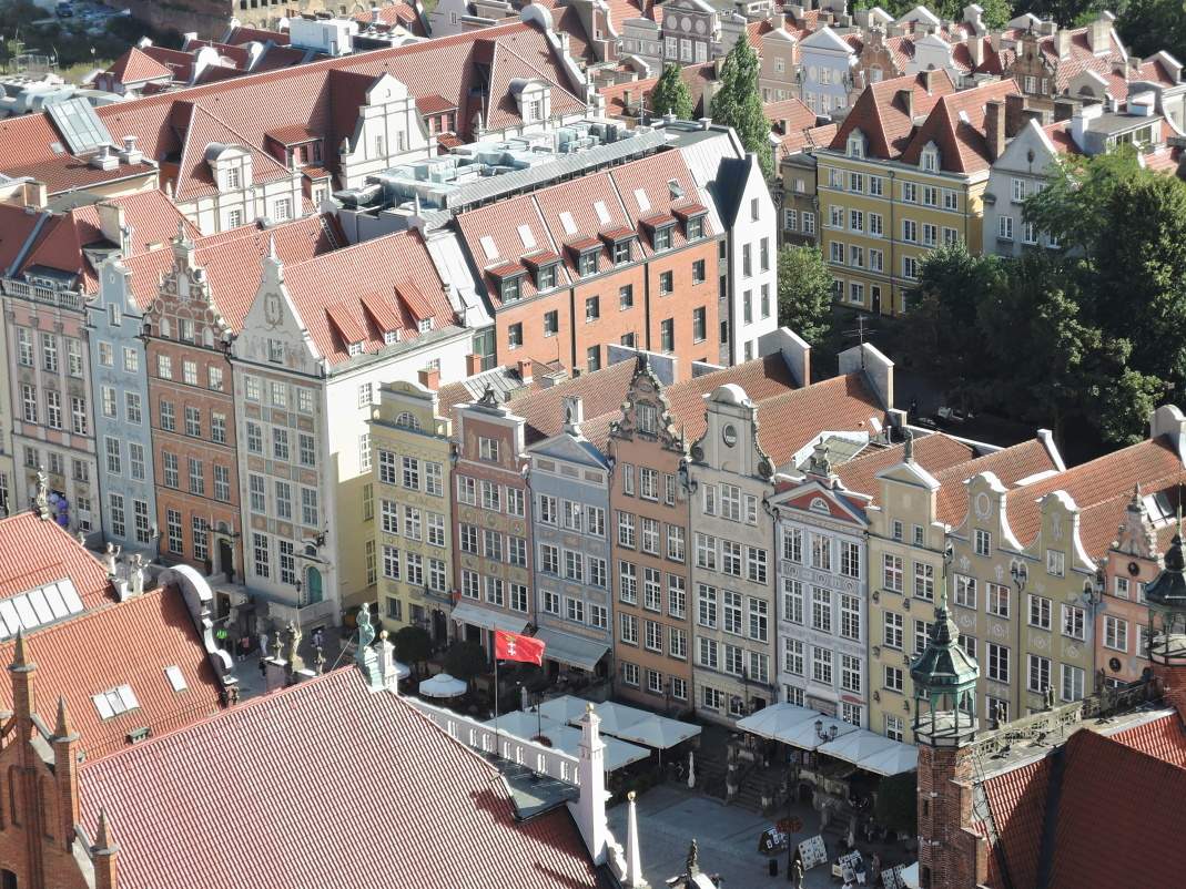 Veža Mariánskej baziliky - nádherné Gdaňské domy - Holandsko v Poľsku