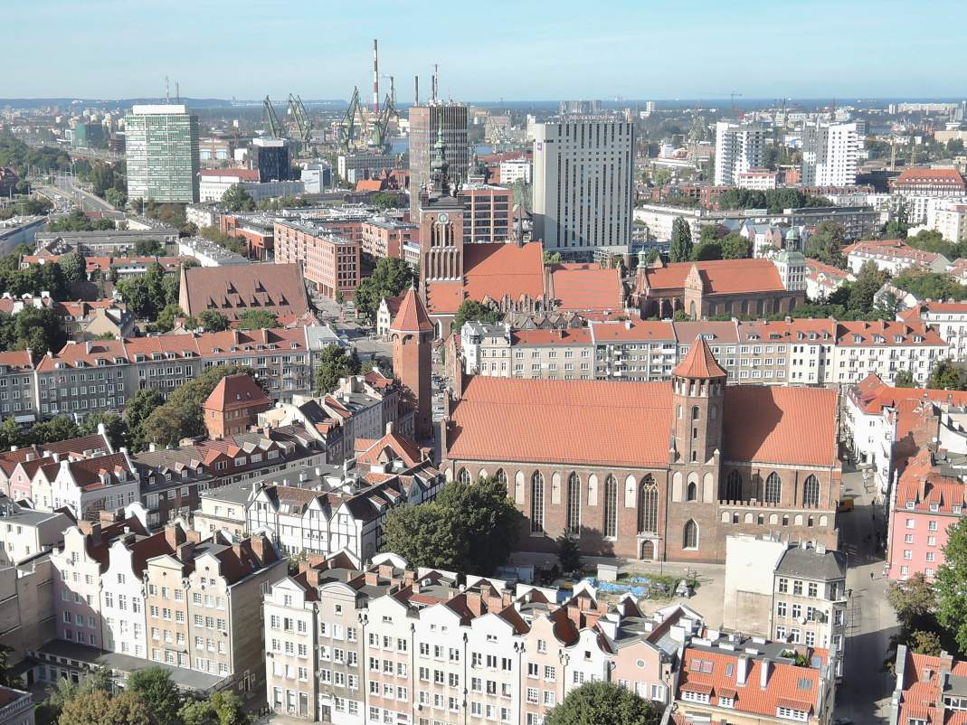 Veža Mariánskej baziliky - Múzeum jantáru, kostol sv. Kataríny a Bazilika sv. Brigity