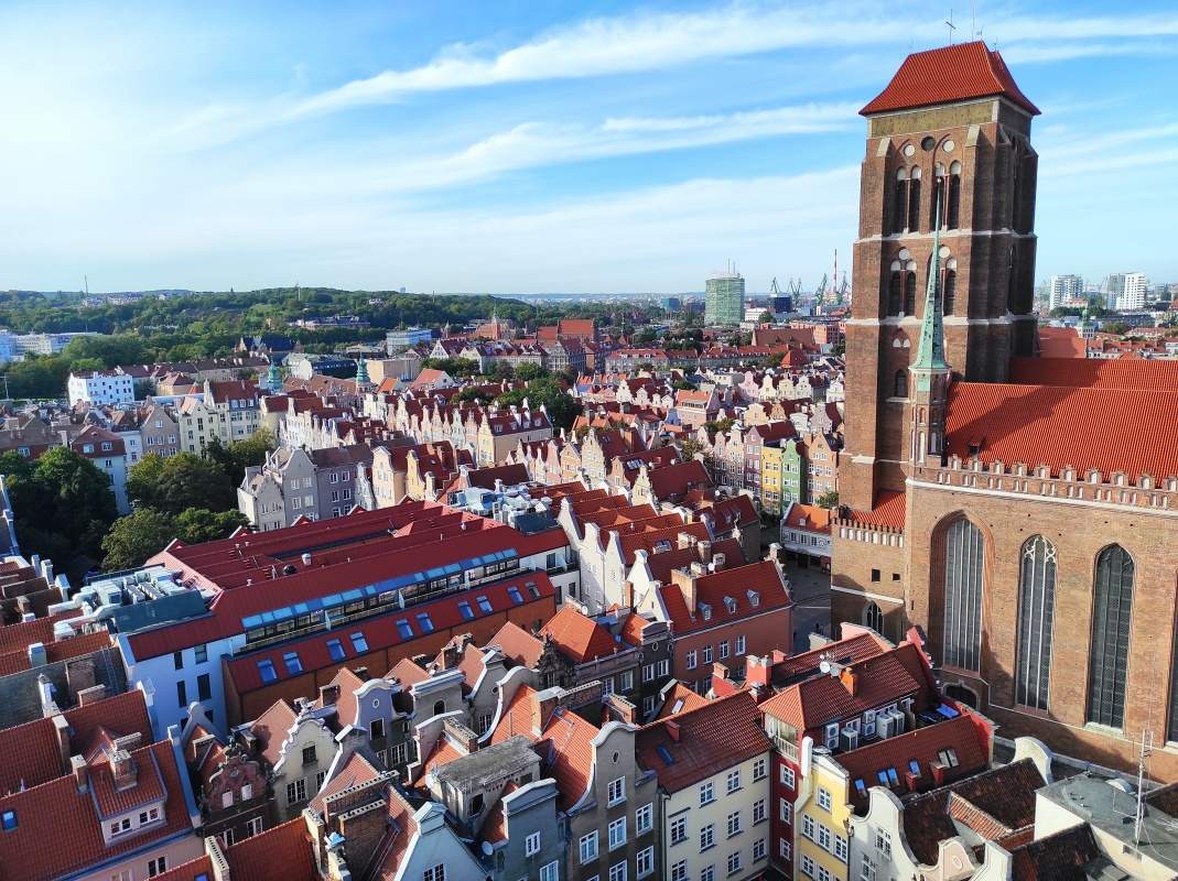 Veža Radnice - domčeky pred Mariánskou bazilikou