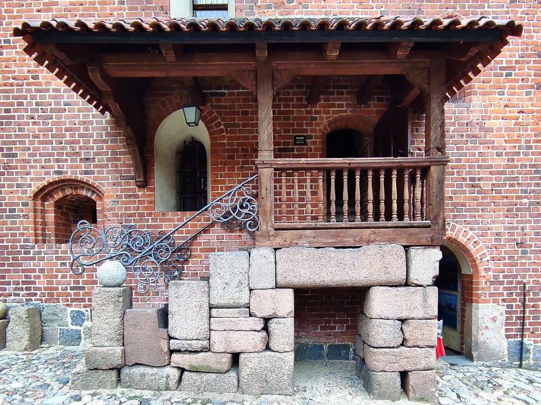 Stredný hrad - detail - vstupujeme do dverí vpravo