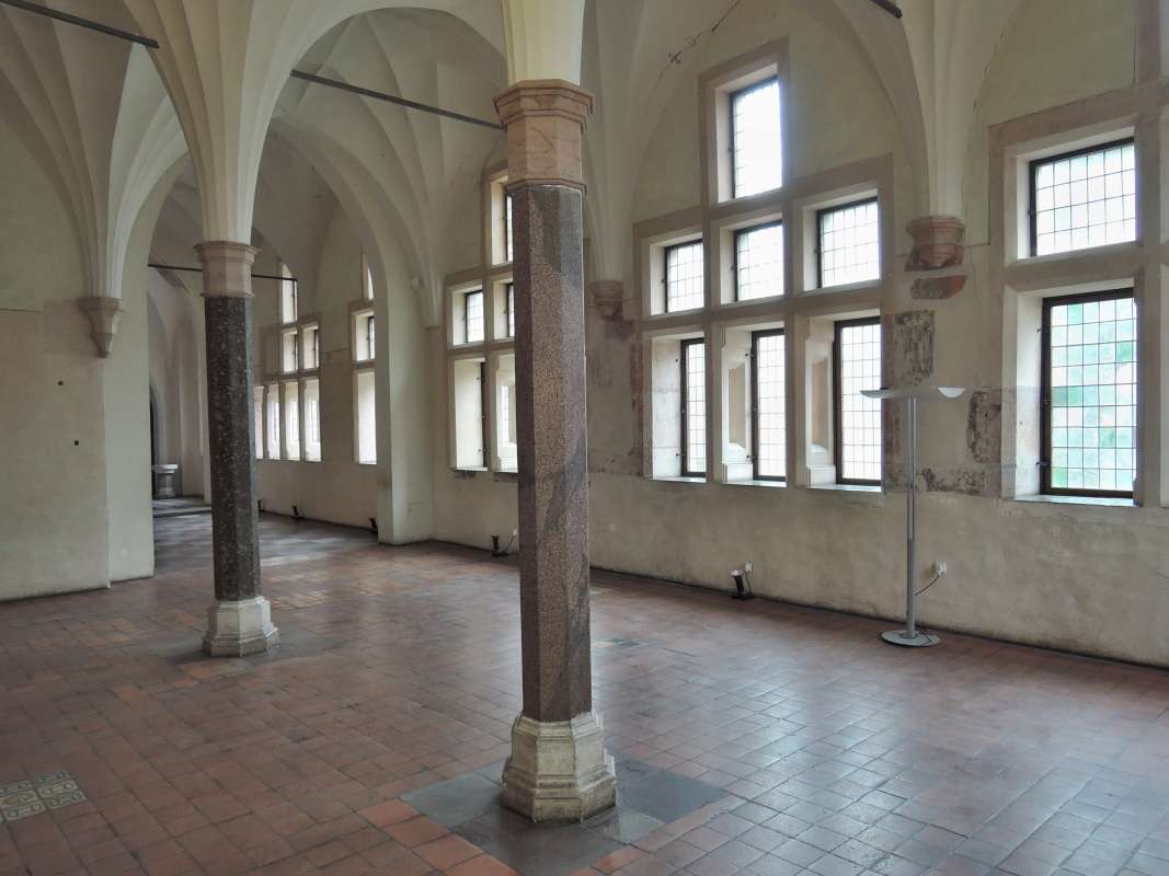 Vstupná sála pred letným refektárom