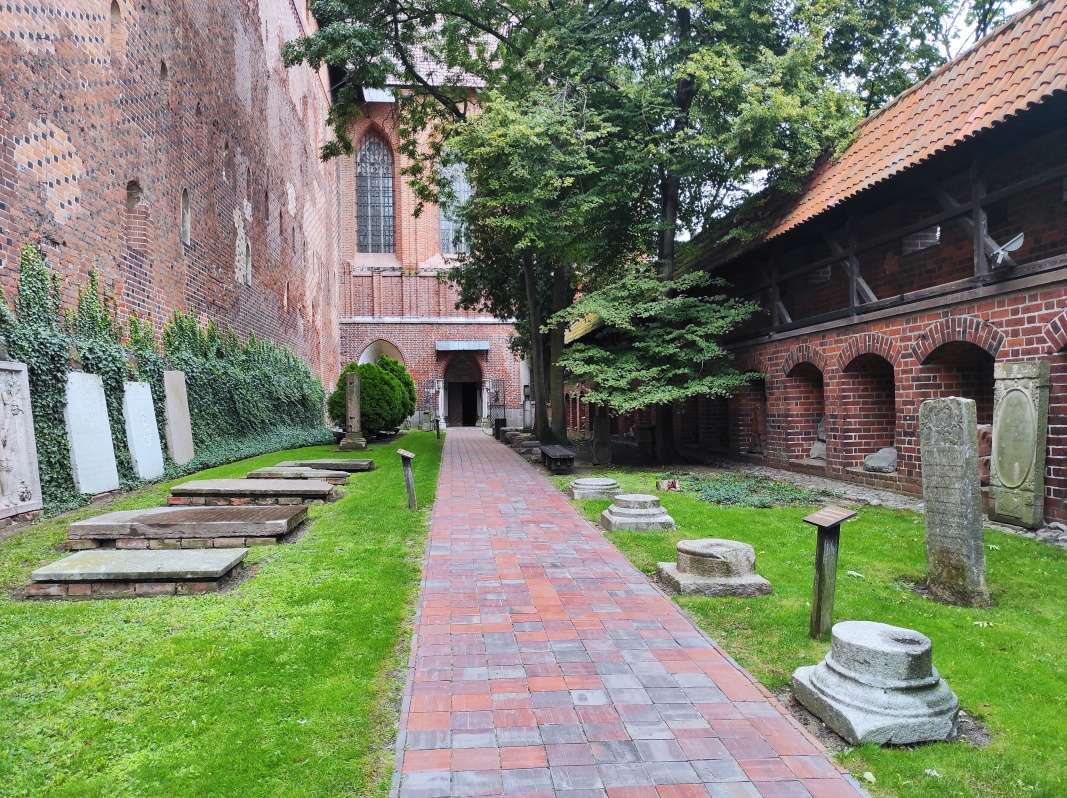 Malý cintorín