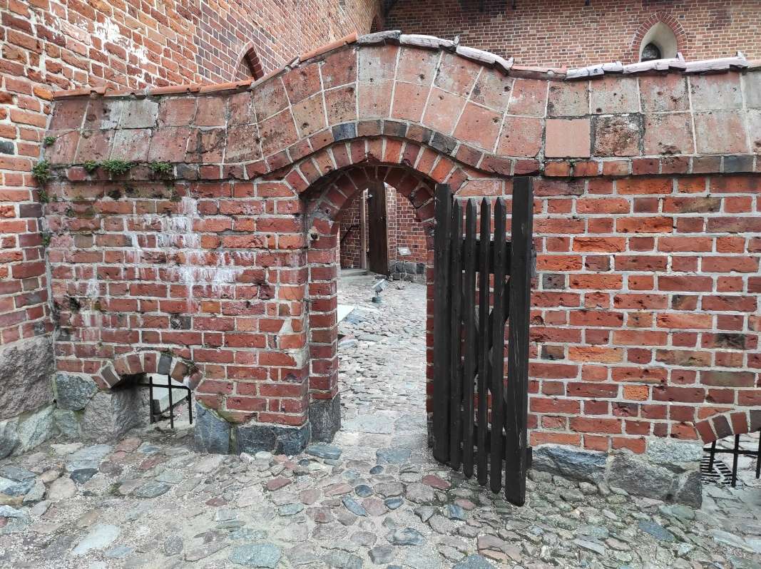 Východ zo Stredného hradu
