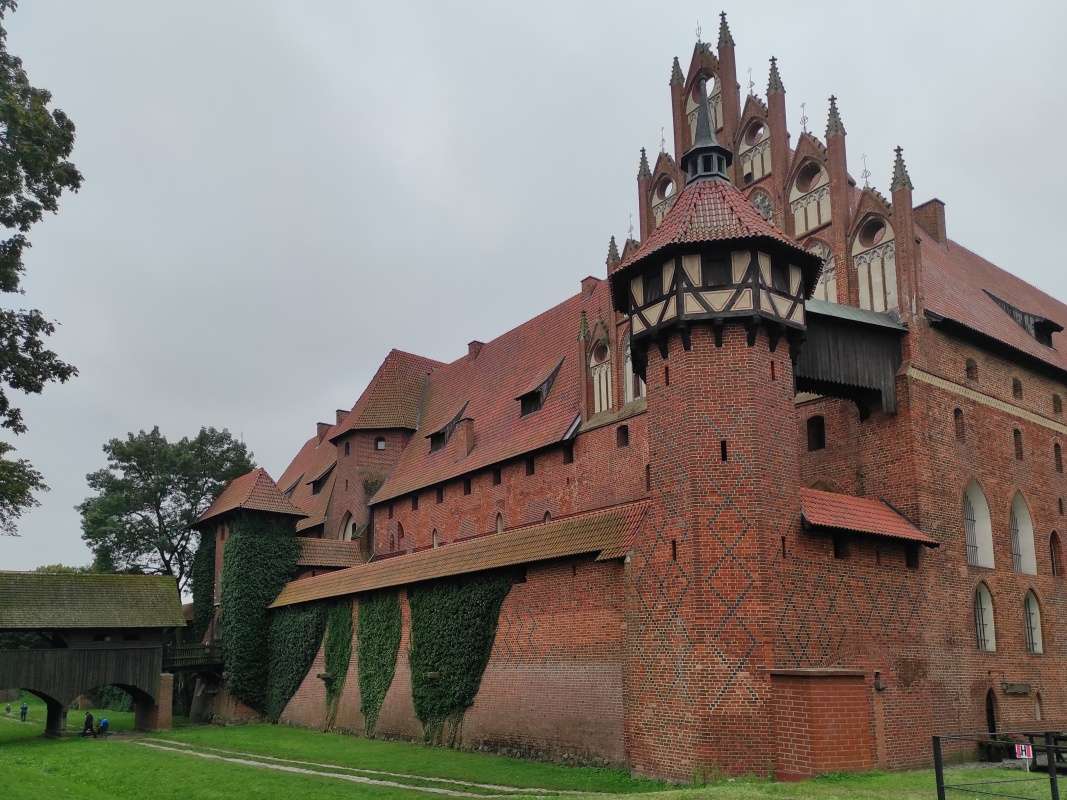 Cestou späť obchádzame Stredný hrad