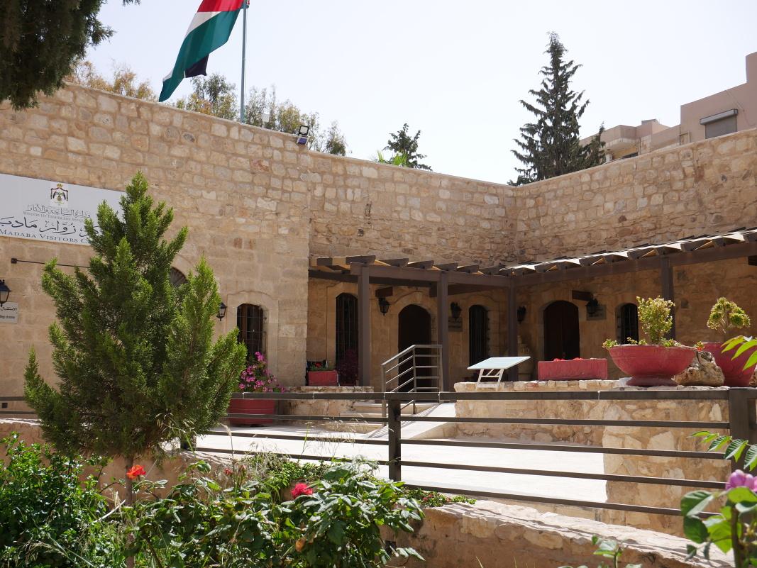 Madaba - vystupujeme pri turistickom centre