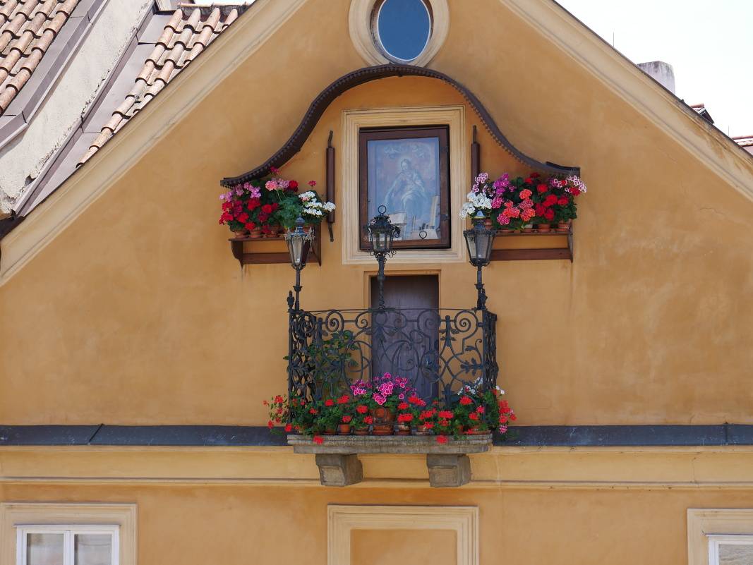 Balkónik domu U obrázku Panny Márie, z Karlovho mosta