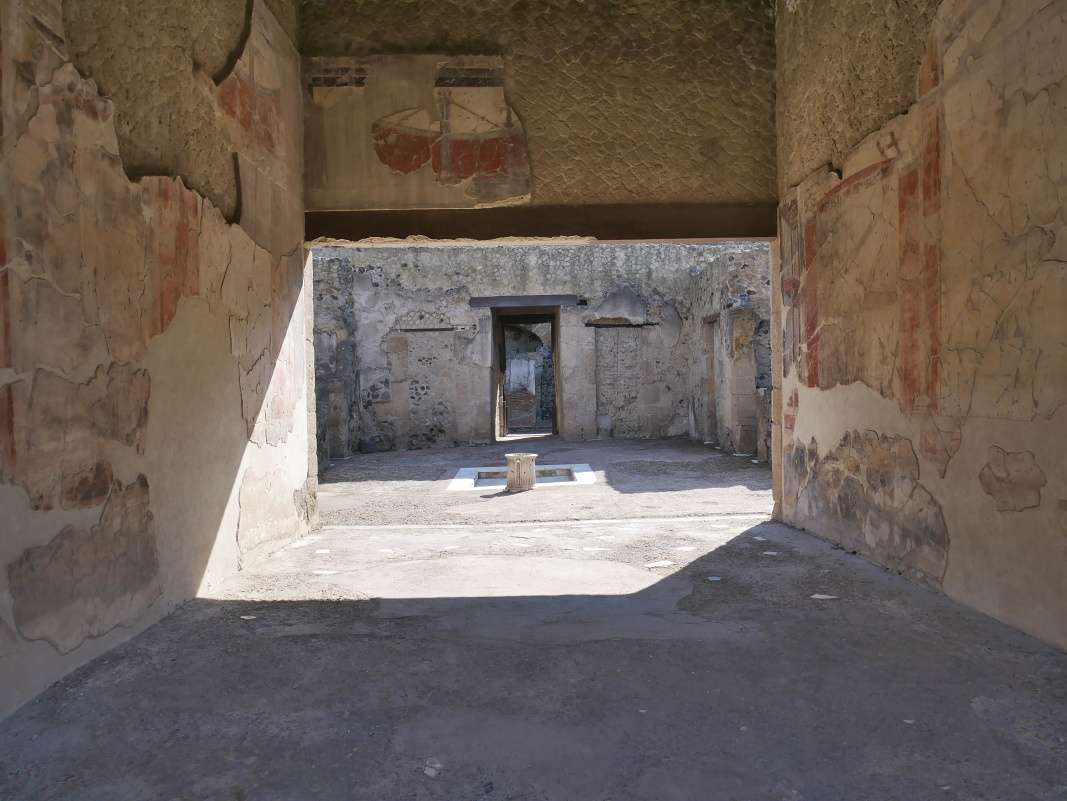 Casa del salone nero (postico) - Dom s čiernym salónom