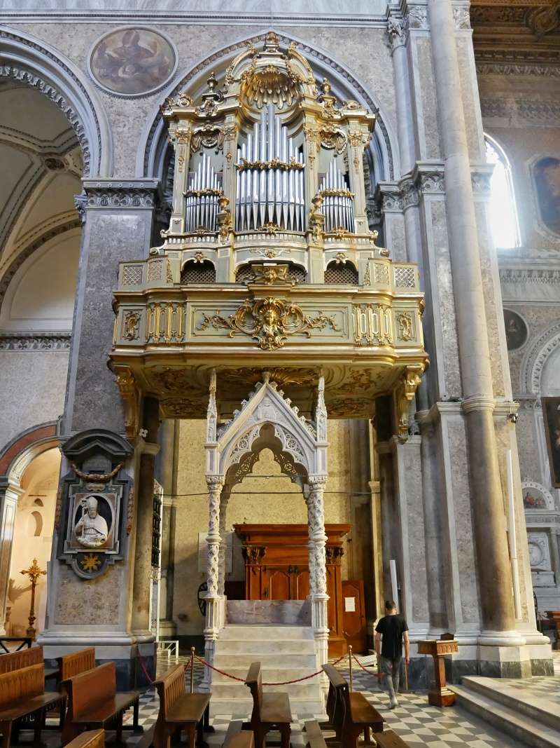 Neapolská katedrála - organ