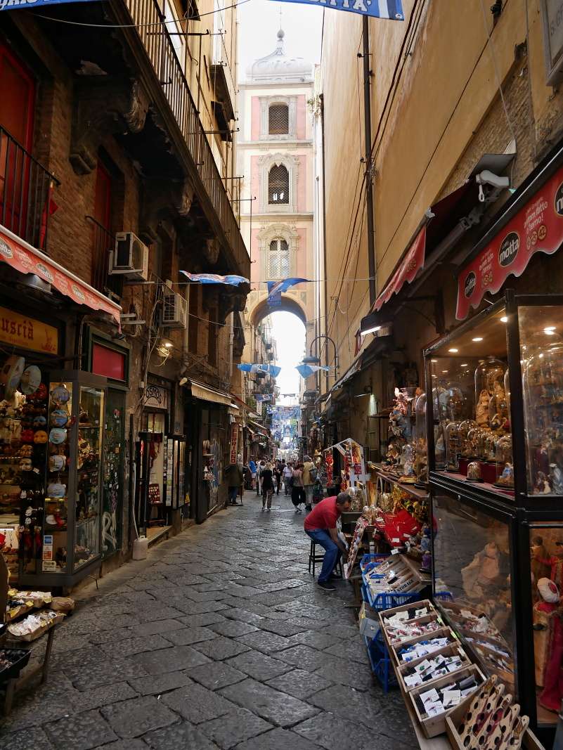Ulica Gregora Arménskeho (Via san Gregorio Armeno) - vianočná ulička :)
