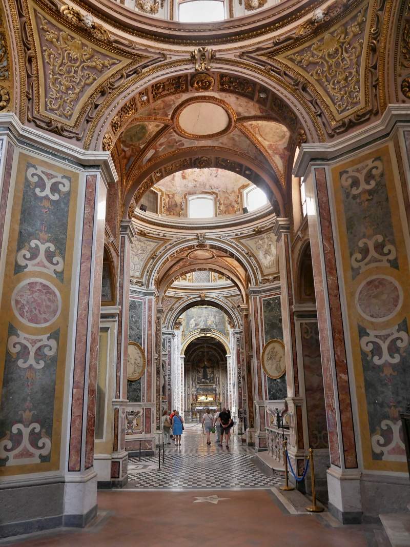 Kostol sv. Pavla (Basilica di San Paolo Maggiore) - pravá bočná loď