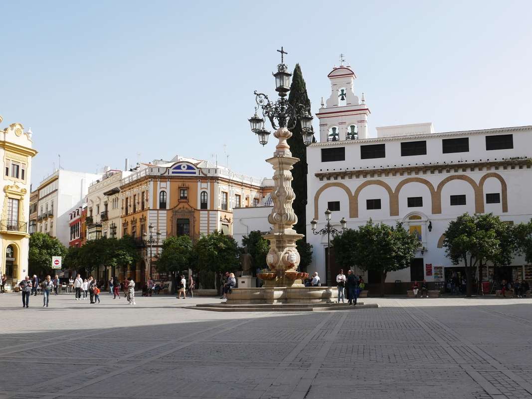 Námestie panny kráľov(Plaza Virgen de los Reyes)