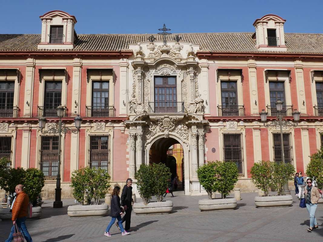 Námestie panny kráľov(Plaza Virgen de los Reyes) - Arcibiskupský palác