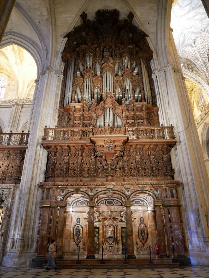Organ na druhej strane chóru