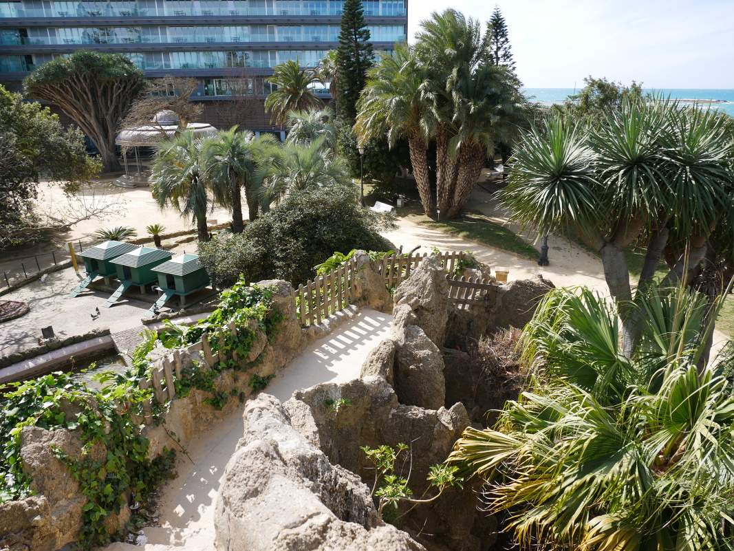 Park Genovése - umelá jaskyňa a vyvýšený most