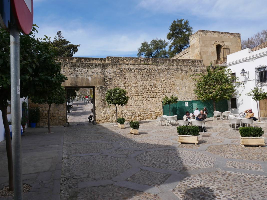 A ideme k reštaurácii pri Puerta de Sevilla, ktorú sme si vyhliadli
