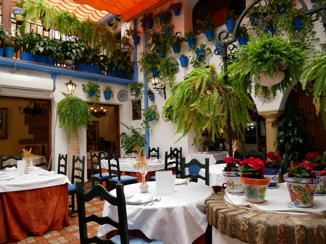 Reštaurácii Puerta de Sevilla - ako ďalšie patio, nádhera!!!