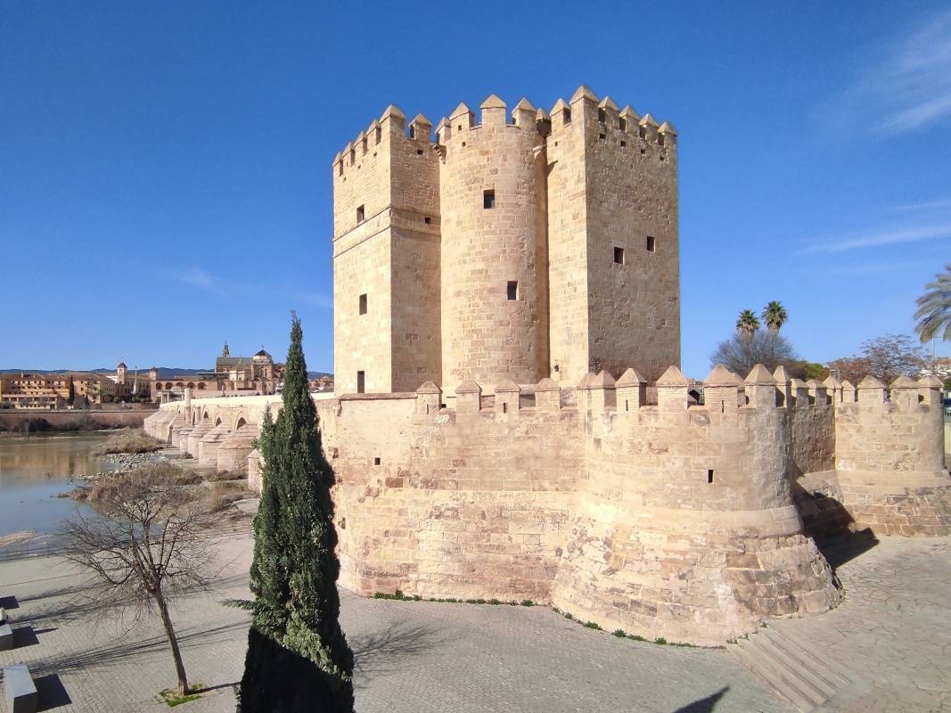 Rímska veža a brána  (Torre De Calahorra)