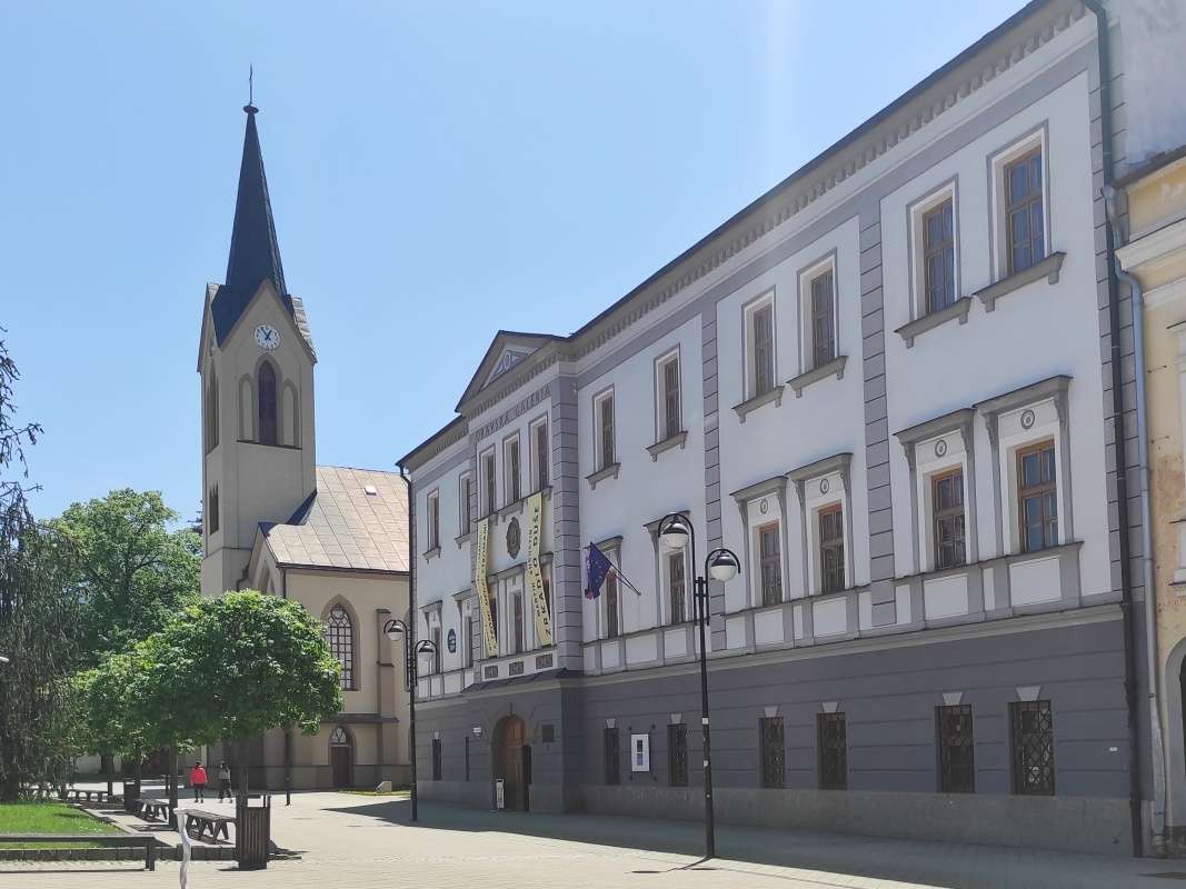 Oravská galéria a Evanjelický kostol Vzkriesenia Pána