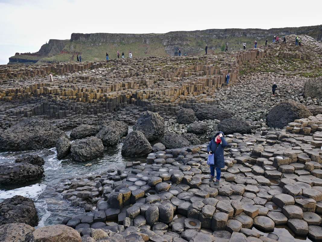 Giant's Causeway - Grand Causeway z Middle Causeway (z Kresla želaní)