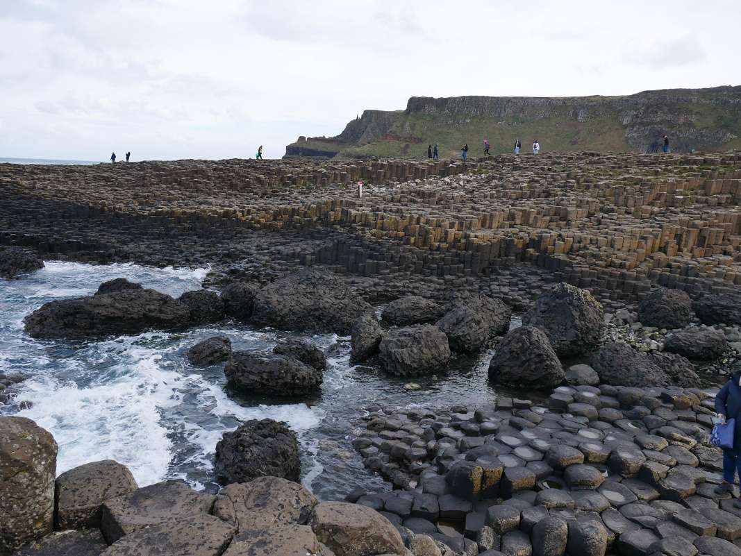 Giant's Causeway - Grand Causeway z Middle Causeway (z Kresla želaní)