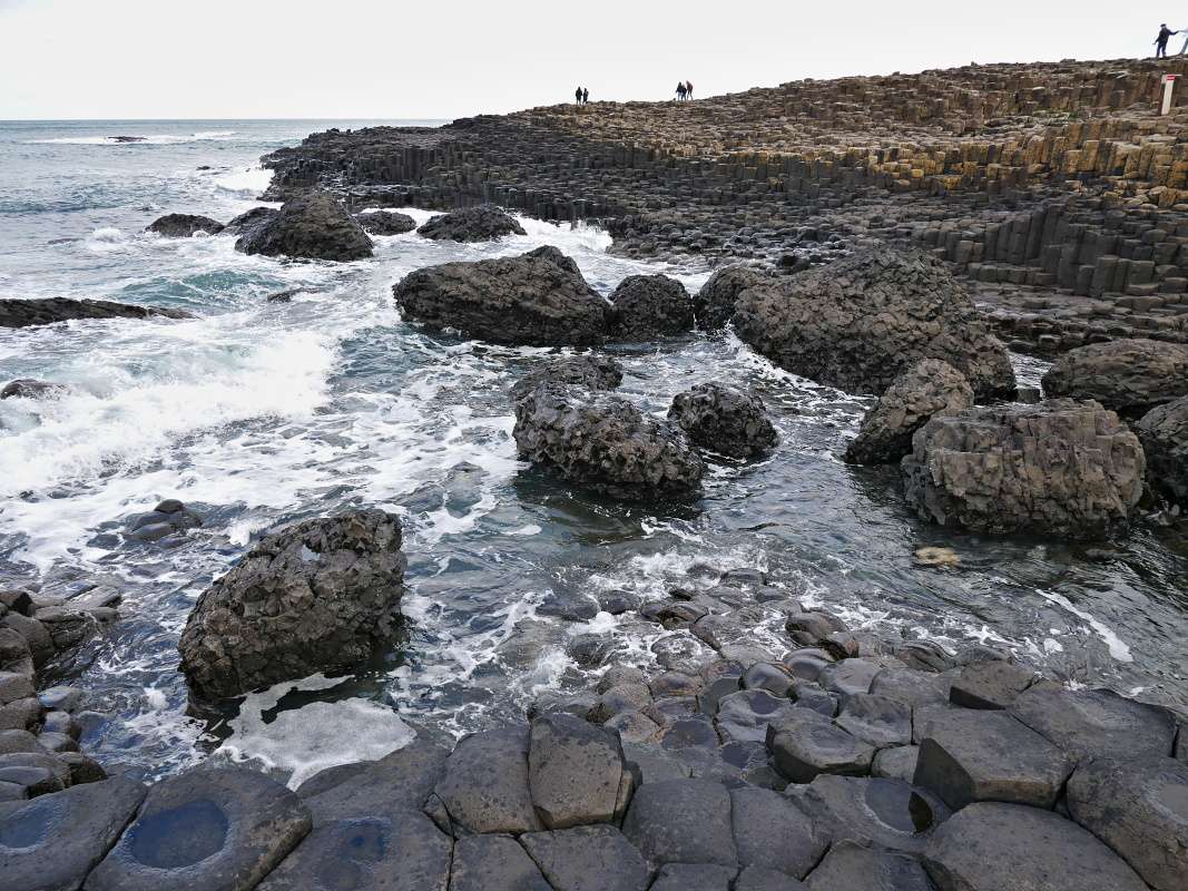 Giant's Causeway - Grand Causeway z Middle Causeway (z Kresla želaní)