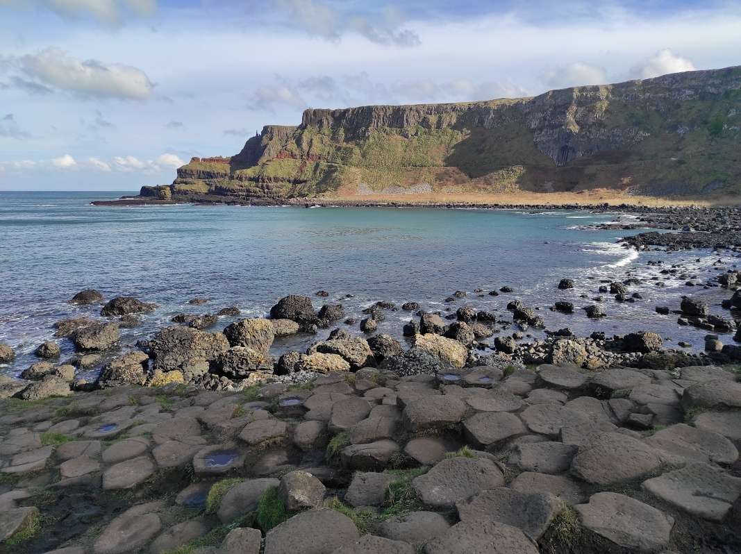 Giant's Causeway - pobrežie z Grand Causeway