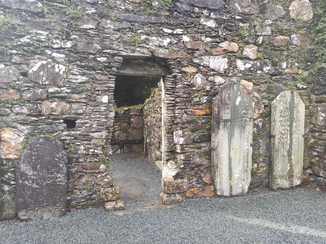 Glendalough - Katedrála sv. Petra a Pavla