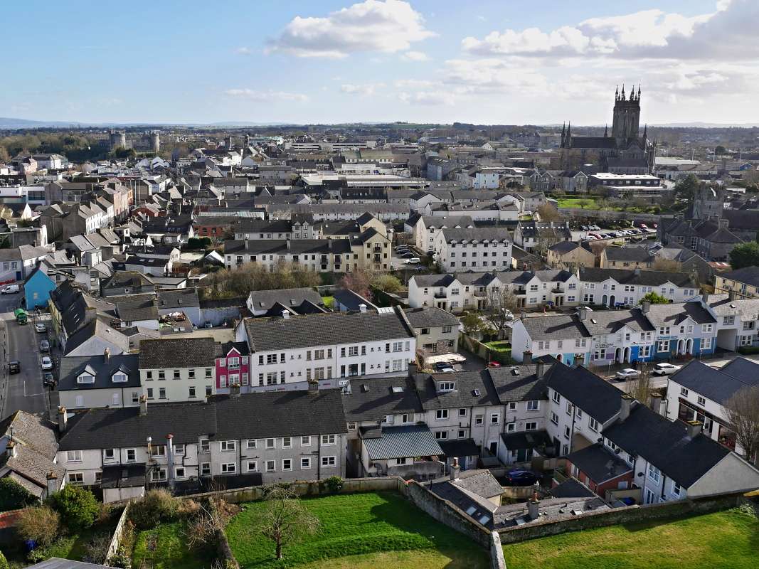 Kilkenny - Katedrála St. Canice, výhľad z Okrúhlej veže na Kilkenny
