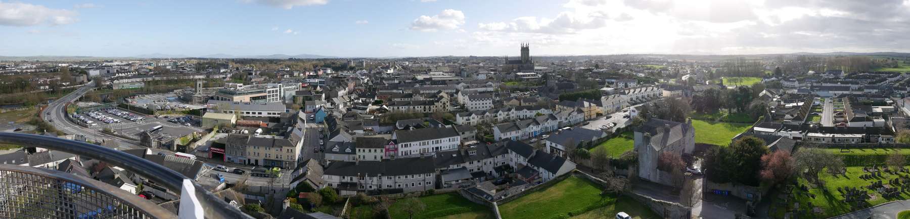 Kilkenny - Katedrála St. Canice, výhľad z Okrúhlej veže na Kilkenny