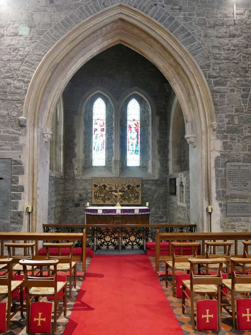 Kilkenny - Katedrála St. Canice, kaplnka vľavo od organu