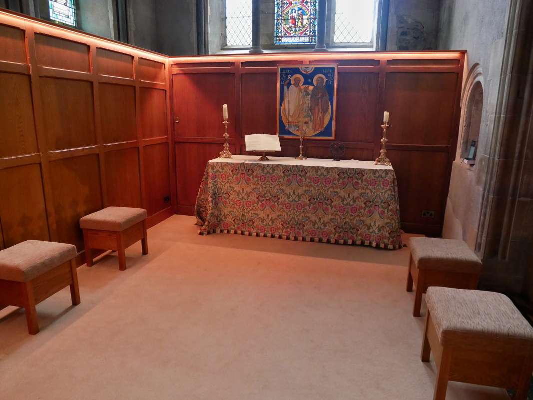 Kilkenny - Katedrála St. Canice, kaplnka vľavo od hlavného oltára