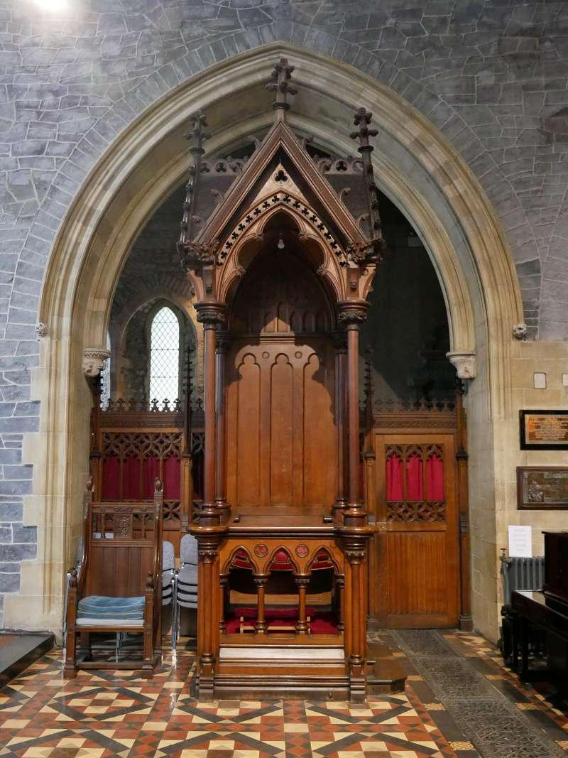 Kilkenny - Katedrála St. Canice, pohľad od hlavného oltára do zadu