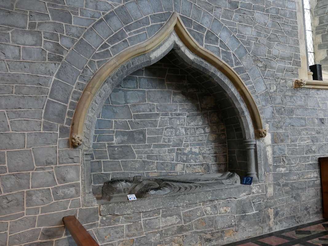 Kilkenny - Katedrála St. Canice, v pravej lodi sú hrobky grófov z Ormondu